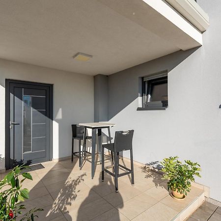 Apartment Lunne Novigrad  ภายนอก รูปภาพ