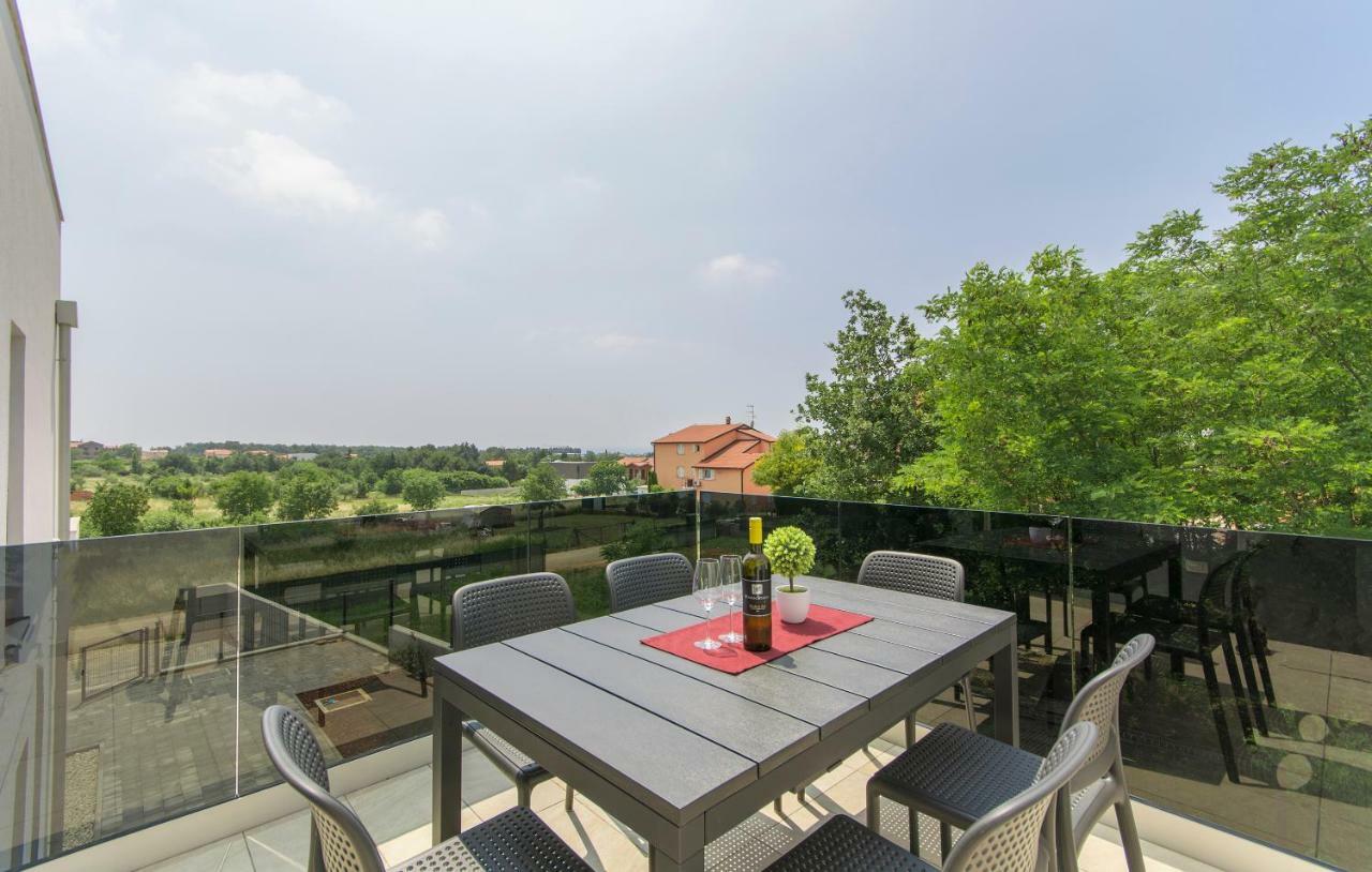 Apartment Lunne Novigrad  ภายนอก รูปภาพ