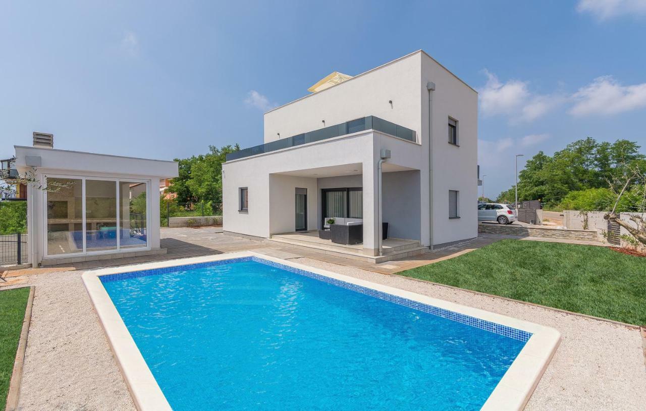 Apartment Lunne Novigrad  ภายนอก รูปภาพ
